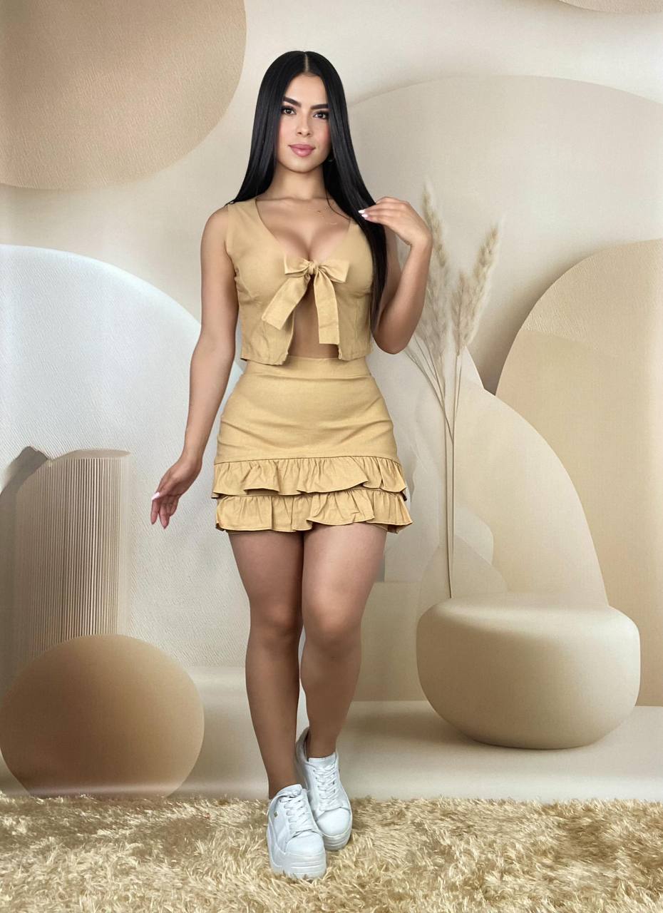 Conjunto blusa y falda short M077