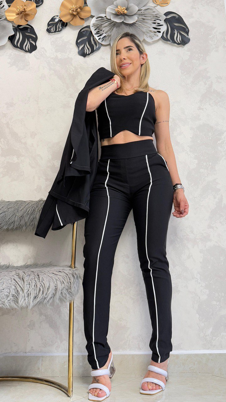 HERMOSO CONJUNTO DE TRES PIEZAS